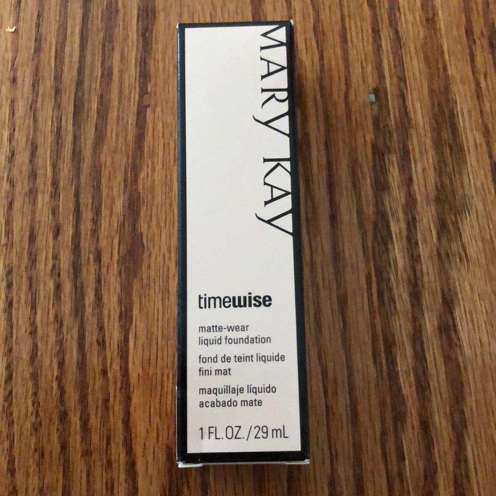 Matte wear liquid foundation